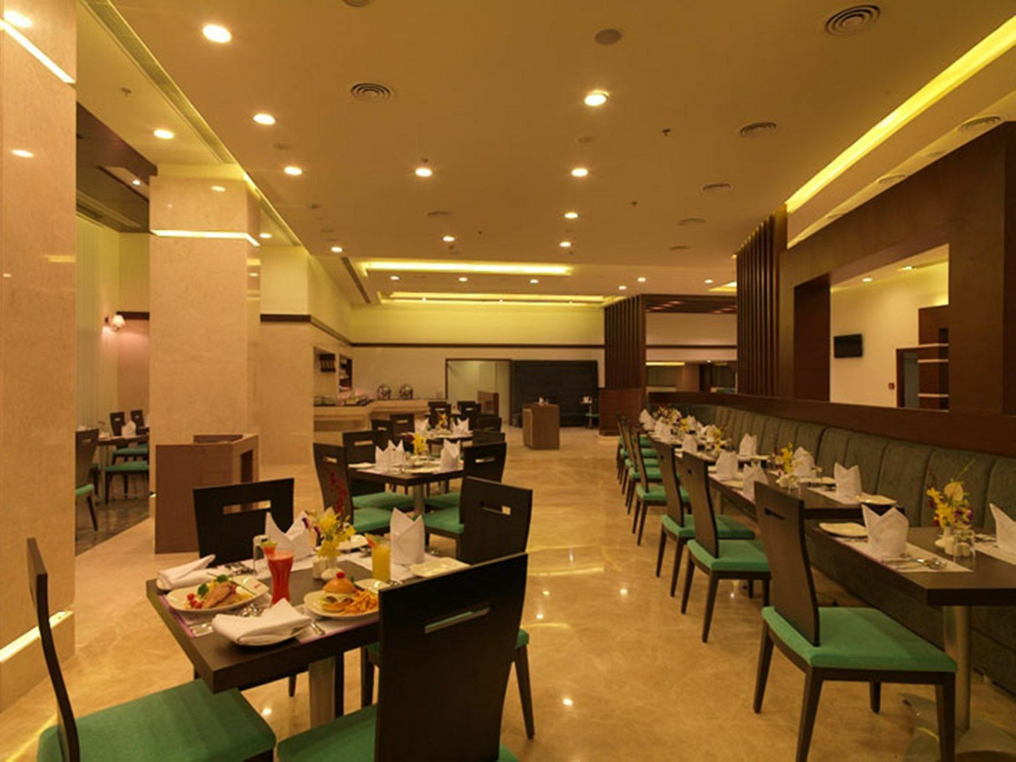 Royal Orchid Central, Шимога Ресторант снимка